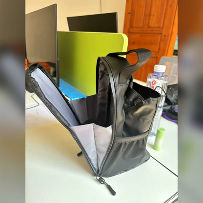 Magnetic gym bag interior